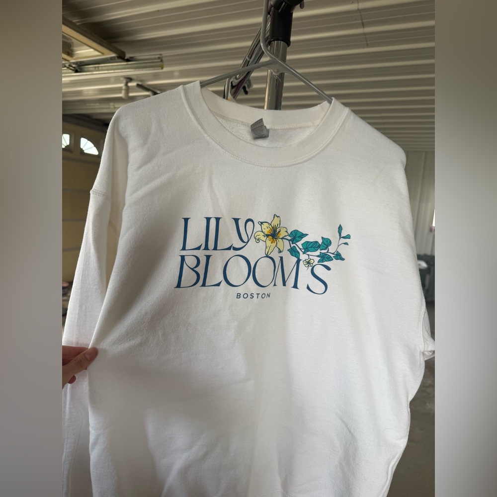 Women’s Lily Blooms Crewneck